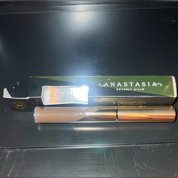 Anastasia Beverly Hills Dipbrow Gel- Medium Brown. Sharp, Define, Dark, Shade - Picture 2 of 6